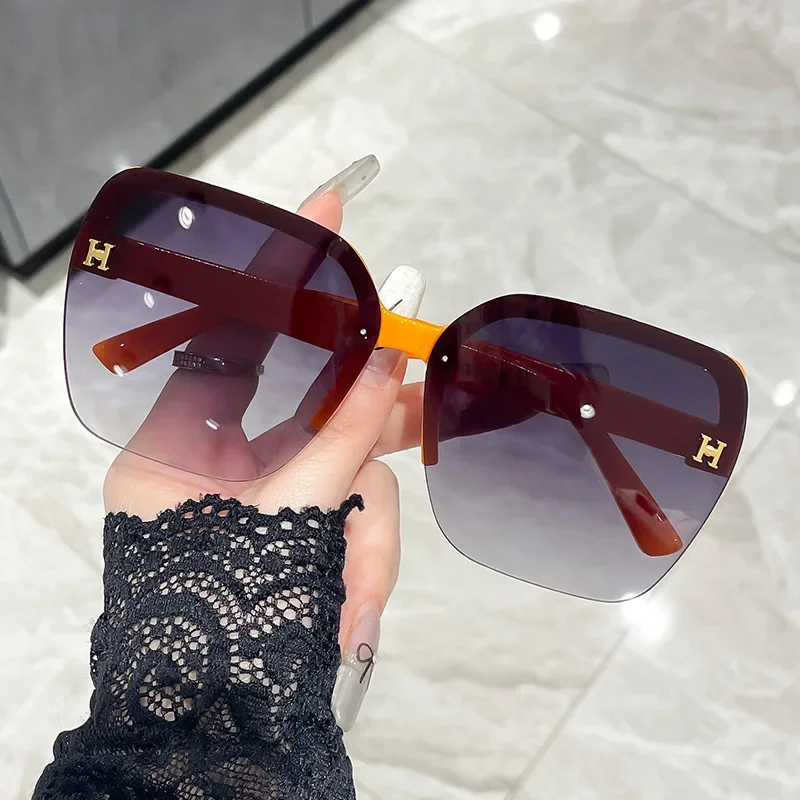 2025 New Half-frame Women Sunglasses Fashion UV400 Lenses Sun Glasses Vintage Alloy Legs Classic Designer Shades Lentes De Sol
2025 New Half-frame Women Sunglasses Fashion UV400 Lenses Sun Glasses Vintage Alloy Legs Classic Designer Shades Lentes De Sol