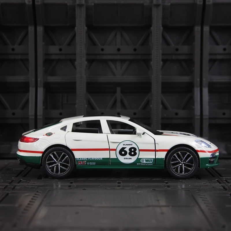 1:32 Porsche Panamera Alloy Car Model Doors and Engine Hood, Trunk can be Opened has simulated sound and lighting functions
1:32 Porsche Panamera Alloy Car Model Doors and Engine Hood, Trunk can be Opened has simulated sound and lighting functions