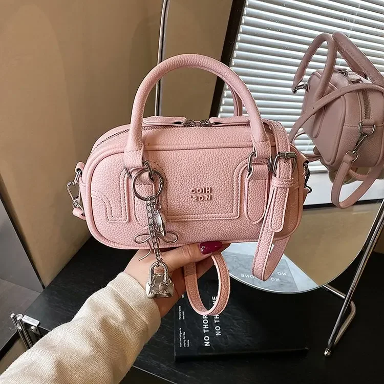New Fashion Retro Pillow Bag Versatile Daily Crossbody Bag Premium Sense Portable Small Square Bag Bowling Bag
New Fashion Retro Pillow Bag Versatile Daily Crossbody Bag Premium Sense Portable Small Square Bag Bowling Bag