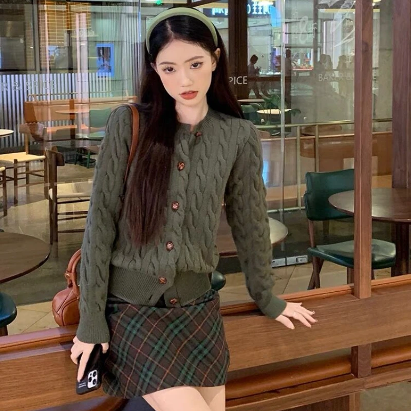 Chic Winter Vintage Knit Two Piece Set Women Button Y2k Retro Mini Skirt Suit Female Solid Casual Sweater Coat+ Plaid Chic Skirt
Chic Winter Vintage Knit Two Piece Set Women Button Y2k Retro Mini Skirt Suit Female Solid Casual Sweater Coat+ Plaid Chic Skirt