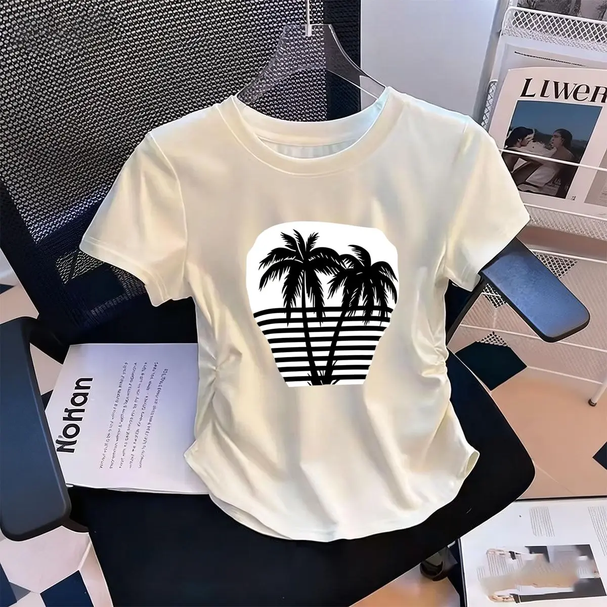 Женская эластичная футболка с принтом тропических пальм, модная футболка с короткими рукавами и круглым вырезом, подчеркивающая талию
Женская эластичная футболка с принтом тропических пальм, модная футболка с короткими рукавами и круглым вырезом, подчеркивающая талию