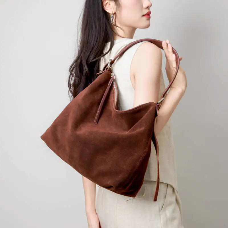 Suede Crossbody Large Capacity Women's Light Luxury Commuting Fashion Luxury High-End Feel Single Shoulder Casual Underarm Top L
Suede Crossbody Large Capacity Women's Light Luxury Commuting Fashion Luxury High-End Feel Single Shoulder Casual Underarm Top L