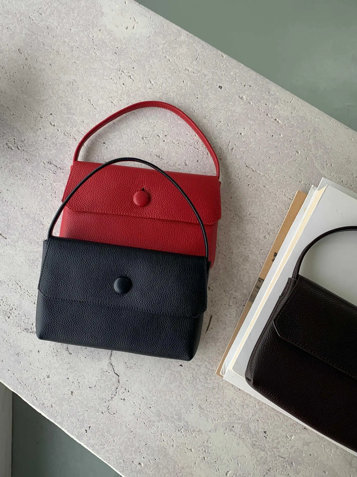 Top Layer Cowhide Simple Horizontal Women's Crossbody Bag Underarm Bag Envelope Sle Phone Bag Casual mat Design
Top Layer Cowhide Simple Horizontal Women's Crossbody Bag Underarm Bag Envelope Sle Phone Bag Casual mat Design