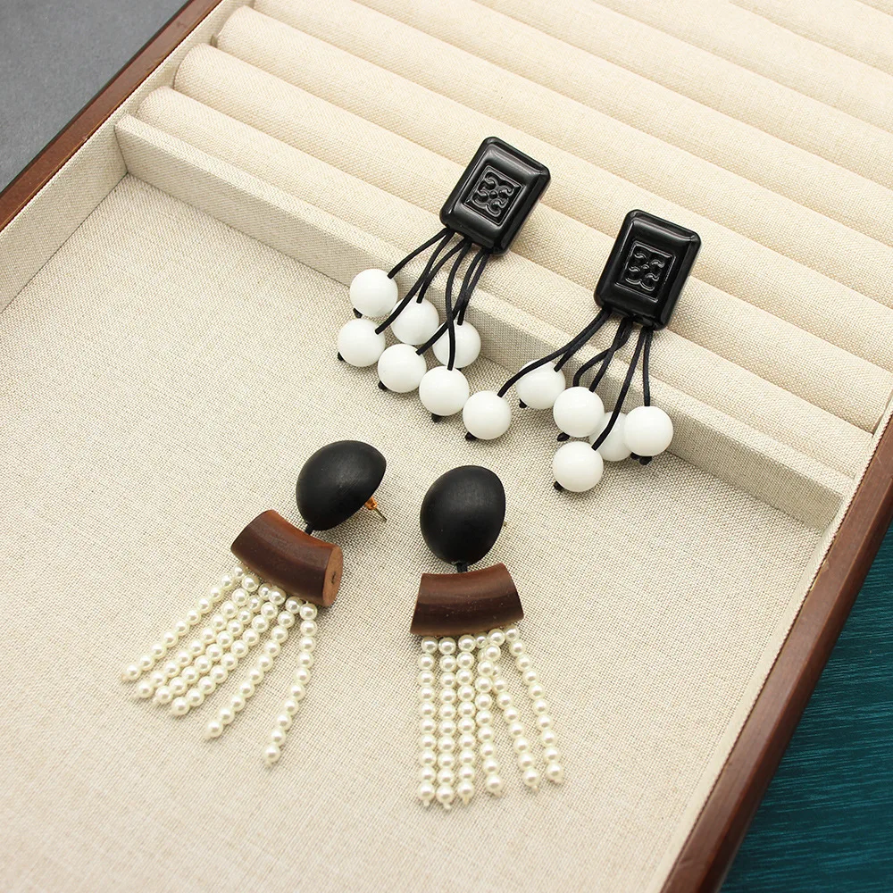Деревянные серьги с кисточками, длинные стеклянные бусины на плечах, нишевый дизайн, высококачественные легкие серьги в роскошном стиле
Деревянные серьги с кисточками, длинные стеклянные бусины на плечах, нишевый дизайн, высококачественные легкие серьги в роскошном стиле