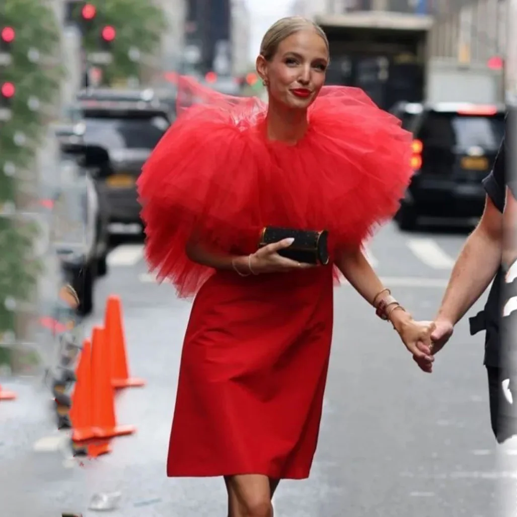 High Neck Red Satin Dress Knee Length Shourt Dress Sleeveless Layered Tulle Dress Elegant Women's Dresses For Party 2022
High Neck Red Satin Dress Knee Length Shourt Dress Sleeveless Layered Tulle Dress Elegant Women's Dresses For Party 2022