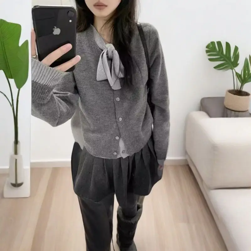 Gagarich Korean Style Fake Two Piece Bow Tie Dopamine Intellectual Style Top Women Coat Autumn Winter Knitted Sweater Top
Gagarich Korean Style Fake Two Piece Bow Tie Dopamine Intellectual Style Top Women Coat Autumn Winter Knitted Sweater Top
