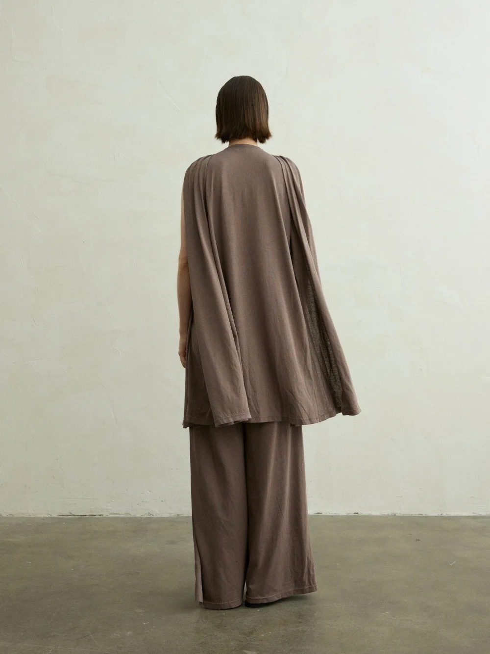 Loose V-Neck Sleeveless Shift Dress — 2026 Early Autumn New Arrival: A Minimalist, Relaxed-Fit Short Dress.
Loose V-Neck Sleeveless Shift Dress — 2026 Early Autumn New Arrival: A Minimalist, Relaxed-Fit Short Dress.