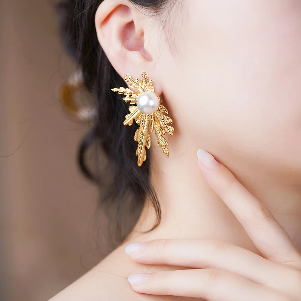 Korean Pearl Clip On Earrings For Women 2023 New In Bowknot Gold Plated Zinc Alloy 925 Sliver Pin Earring Jewelry Luxury Elegant
Korean Pearl Clip On Earrings For Women 2023 New In Bowknot Gold Plated Zinc Alloy 925 Sliver Pin Earring Jewelry Luxury Elegant