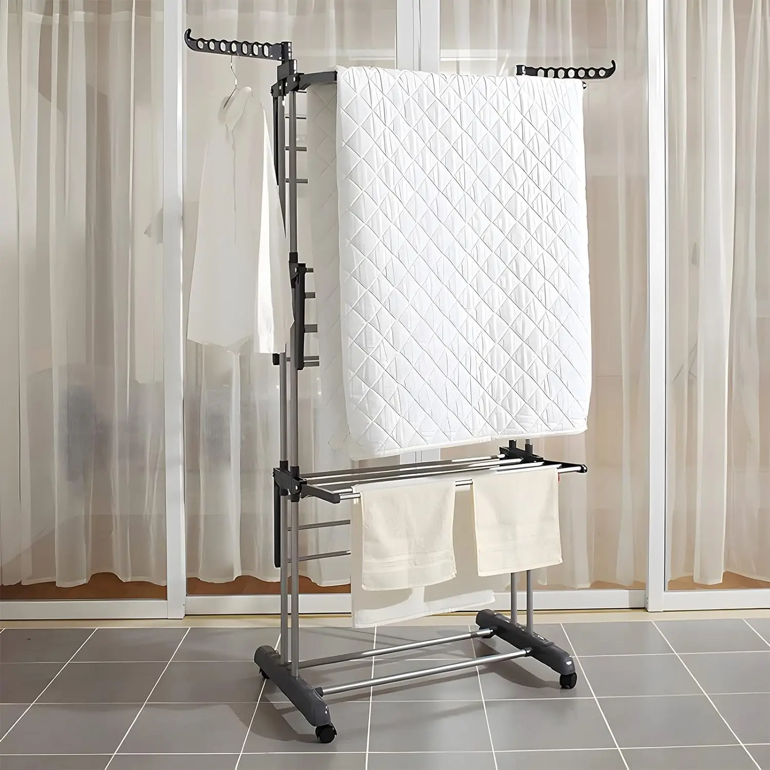 Сушилка для одежды, сверхбольшая четырехъярусная (высотой 67,7 дюймов) складная сушилка из нержавеющей стали, с 4 поворотными колесами, передвижная.
Сушилка для одежды, сверхбольшая четырехъярусная (высотой 67,7 дюймов) складная сушилка из нержавеющей стали, с 4 поворотными колесами, передвижная.