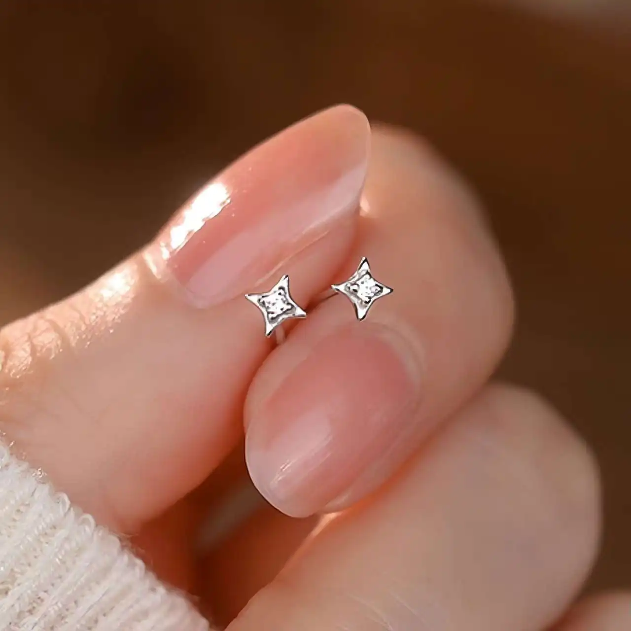 Real 925 Sterling Silver 4mm Star Tiny Stud Earrings Inlaid Zircon For Women Fine Jewelry Minimalist Daily Wear Ear Hole Care Fashion Accessories
Real 925 Sterling Silver 4mm Star Tiny Stud Earrings Inlaid Zircon For Women Fine Jewelry Minimalist Daily Wear Ear Hole Care Fashion Accessories