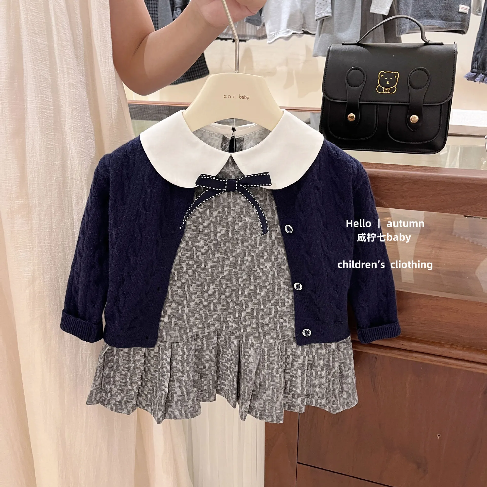 British College Girls Autumn Set Knitted Cardigan Doll Collar Vest Skirt Two-piece Set Casual Fashion Baby Suit
British College Girls Autumn Set Knitted Cardigan Doll Collar Vest Skirt Two-piece Set Casual Fashion Baby Suit