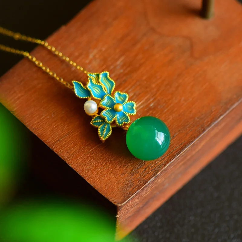 925 Sterling Silver Gold-Plated Green Chalcedony Pendant with Certificate, Cold Enamel Flower Palace Ancient Style Jade Pendant
925 Sterling Silver Gold-Plated Green Chalcedony Pendant with Certificate, Cold Enamel Flower Palace Ancient Style Jade Pendant