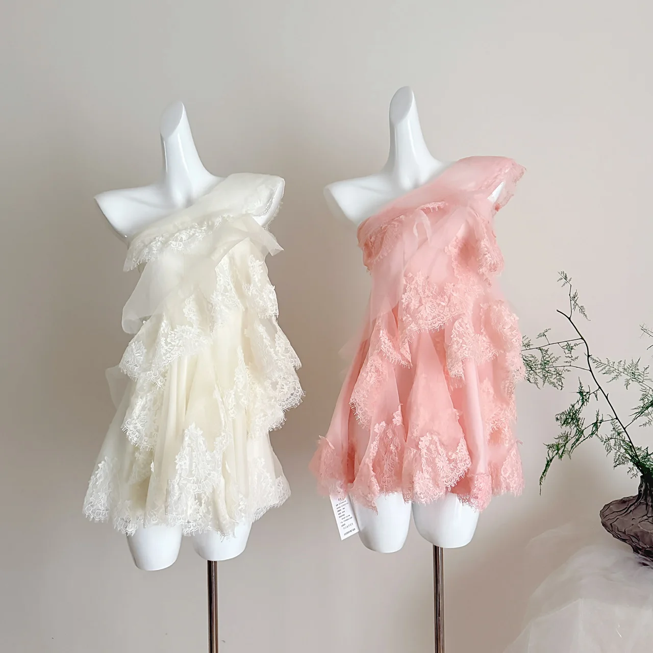 Women's Summer Sweet Inclined Shoulder Sleeveless Layered Cake Dress Lady Lace Patchwork Holiday Beach Mini Dress
Women's Summer Sweet Inclined Shoulder Sleeveless Layered Cake Dress Lady Lace Patchwork Holiday Beach Mini Dress