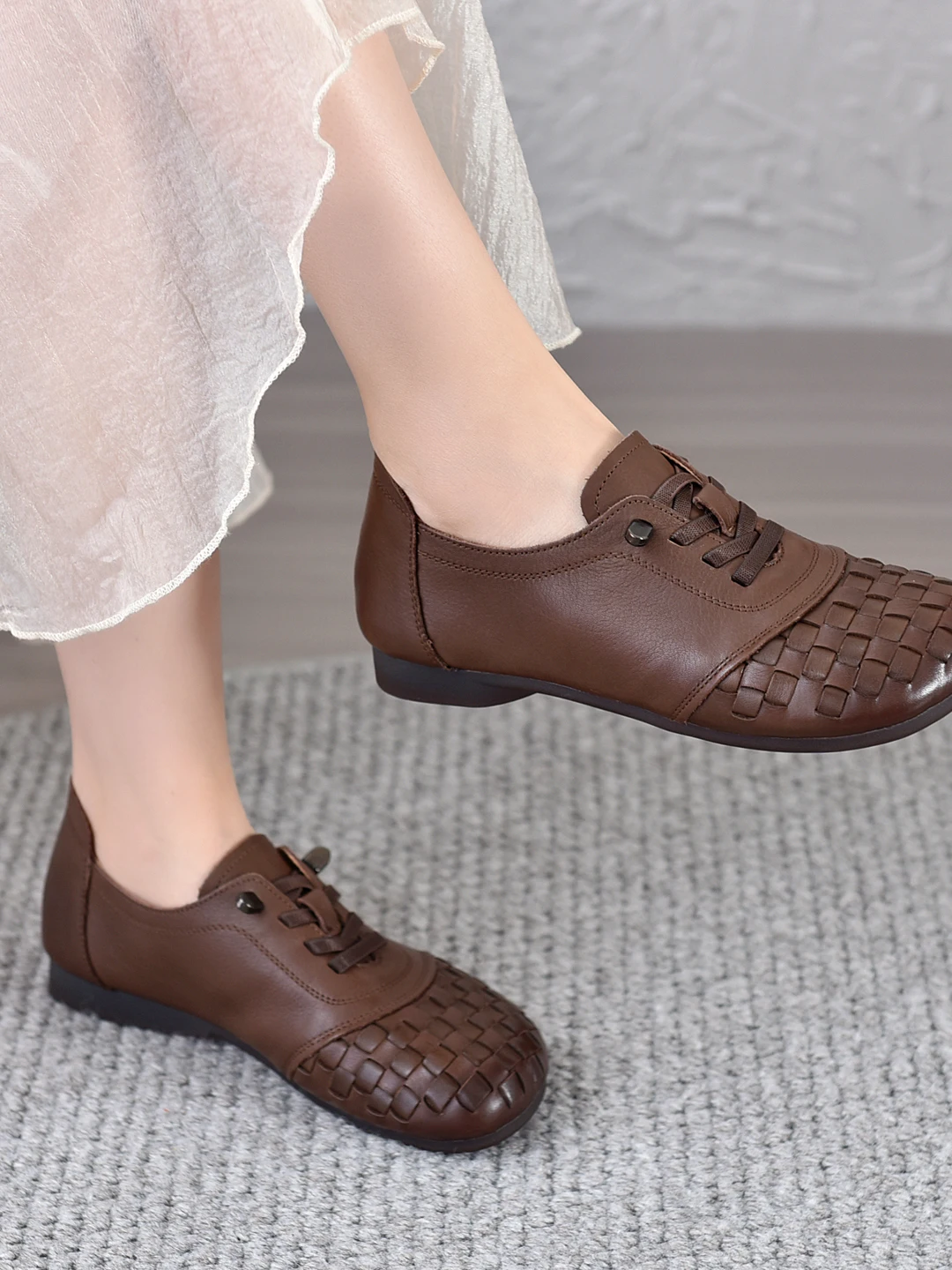 Retro Handwoven Flat Bot Ox Wear-Resistant Slip-On Comfortable Women's oes Leather Upaded Version Flats Faionabl...
Retro Handwoven Flat Bot Ox Wear-Resistant Slip-On Comfortable Women's oes Leather Upaded Version Flats Faionabl...