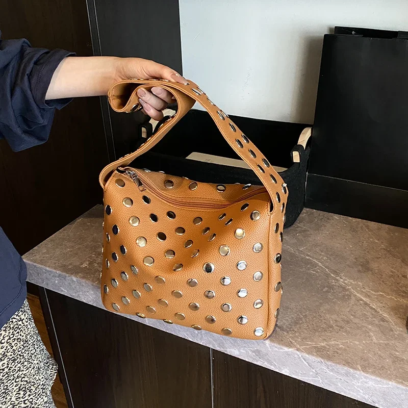 Fashionable Studded Purses Shoulder Hobo Bag Punk Women Small Shouder Purse Vegan Leather Designer Underarm Handbags Streetwear
Fashionable Studded Purses Shoulder Hobo Bag Punk Women Small Shouder Purse Vegan Leather Designer Underarm Handbags Streetwear