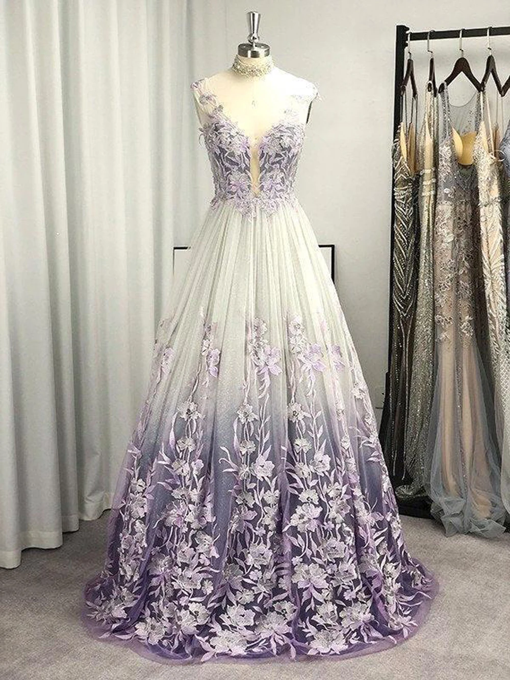 Tulle Appliques V Neck Evening Dresses Sequin Embroidery Elegant Draped A Line Formal Party Prom Gown Vestido De Gala Customized
Tulle Appliques V Neck Evening Dresses Sequin Embroidery Elegant Draped A Line Formal Party Prom Gown Vestido De Gala Customized