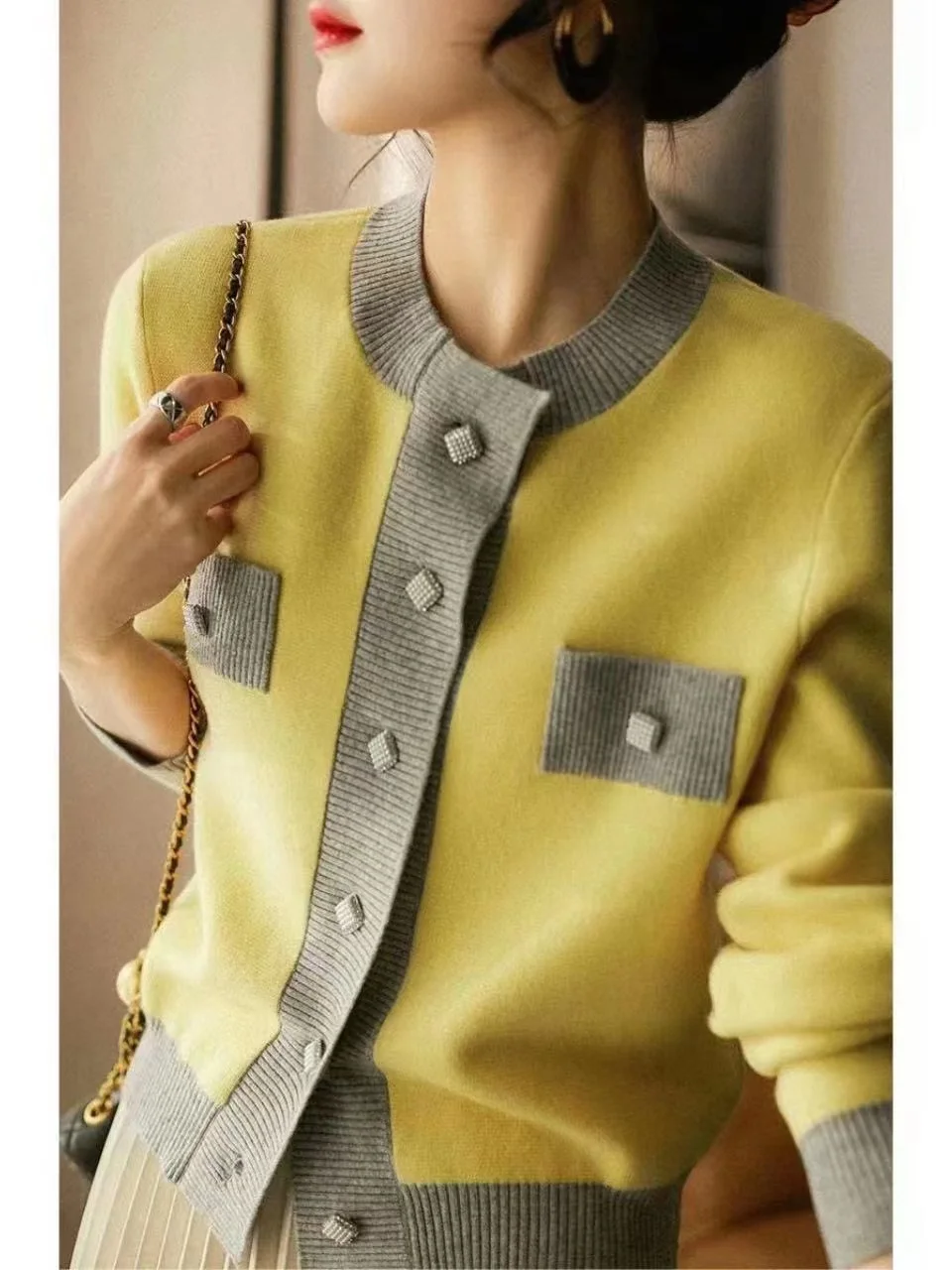 Орто Вязаный женский свитер Camere Colion Color Luxury Sle Button Design Long Sve round Ne Inner Lambskin Outer...
Орто Вязаный женский свитер Camere Colion Color Luxury Sle Button Design Long Sve round Ne Inner Lambskin Outer...