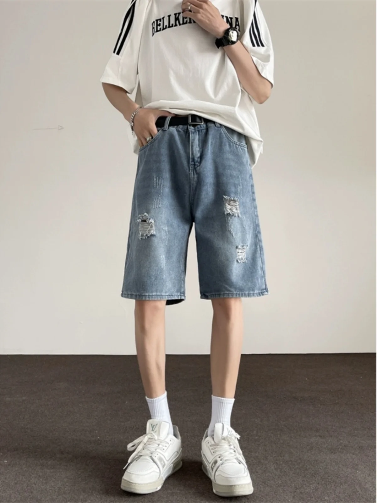 Light Blue Men's Denim Shorts Summer American High Street Washed Five-Point Trendy Brand Cool Hole Straight Leg Pants
Light Blue Men's Denim Shorts Summer American High Street Washed Five-Point Trendy Brand Cool Hole Straight Leg Pants