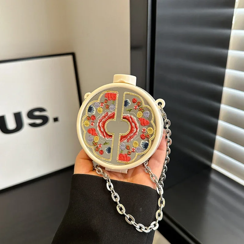 Hot Selling Chinese Style Embroidered Acrylic Box Fashionable Women's Crossbody Bag 2025 New Casual Versatile Chain Mini Bag
Hot Selling Chinese Style Embroidered Acrylic Box Fashionable Women's Crossbody Bag 2025 New Casual Versatile Chain Mini Bag