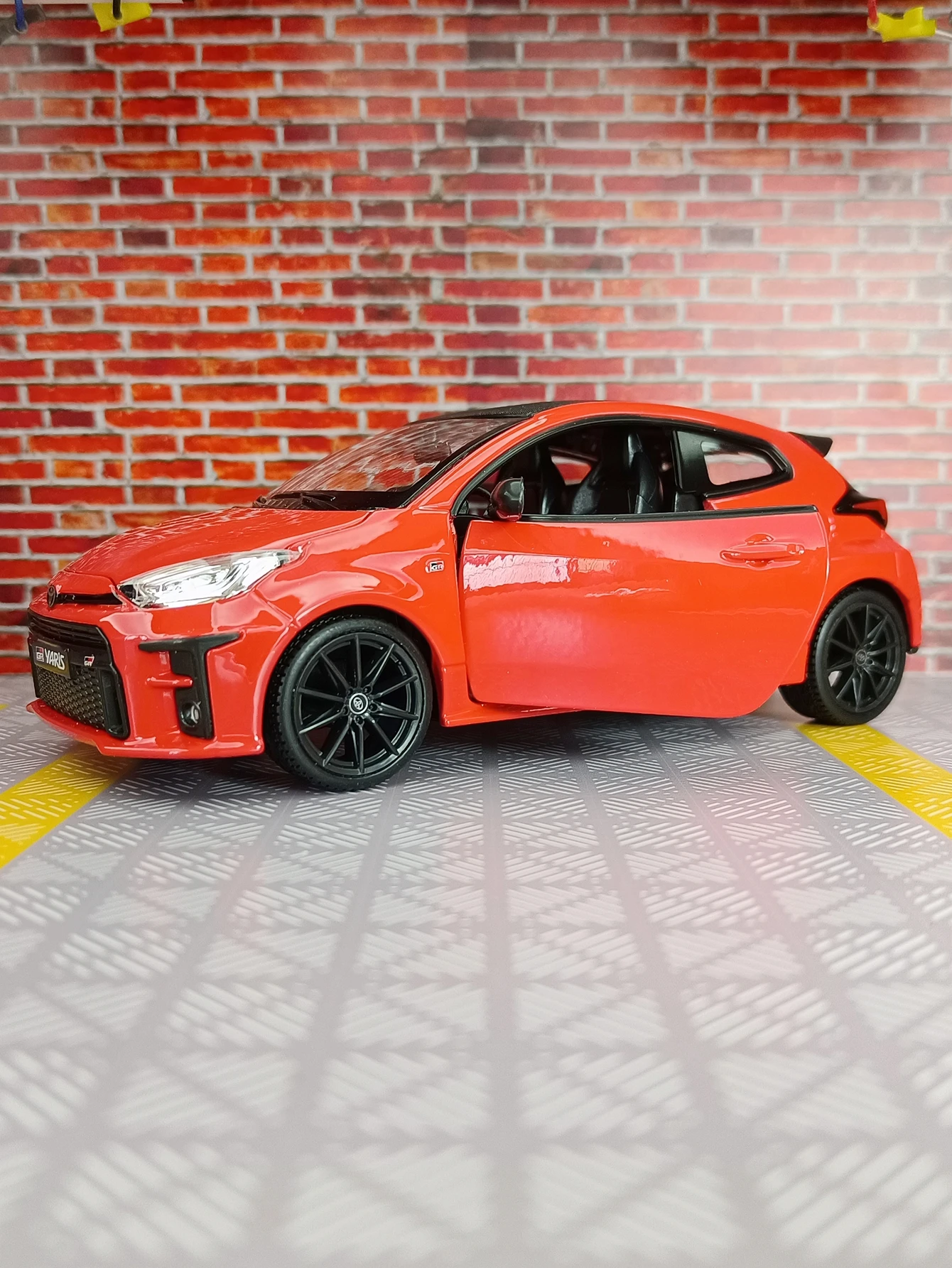 Maisto 1/24 GR Yaris SUV Alloy Car Model Diecasts Metal Toy Car Vehicles Model High Simulation Collection Childrens Gifts
Maisto 1/24 GR Yaris SUV Alloy Car Model Diecasts Metal Toy Car Vehicles Model High Simulation Collection Childrens Gifts