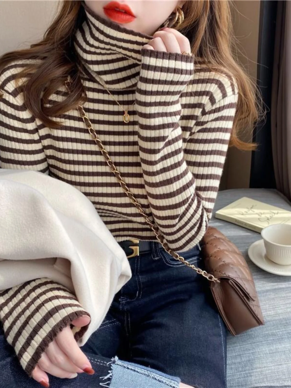 2026 New High Neck Knitted Base Shirt Women's Autumn Winter Fashion Inner Wear Popular Sweater Knitted Top Slim Fit Korean Style
2026 New High Neck Knitted Base Shirt Women's Autumn Winter Fashion Inner Wear Popular Sweater Knitted Top Slim Fit Korean Style