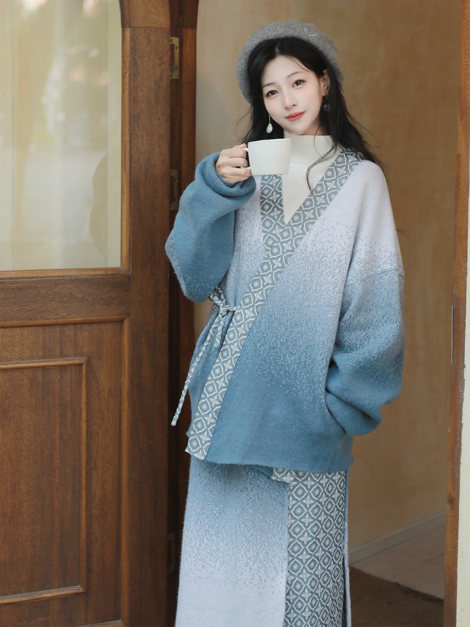 Ретро-кардиган Song Dynas Sle с джинсовыми рукавами и джинсовый комплект Hanfu для женщин, осенне-зимний, синий
Ретро-кардиган Song Dynas Sle с джинсовыми рукавами и джинсовый комплект Hanfu для женщин, осенне-зимний, синий