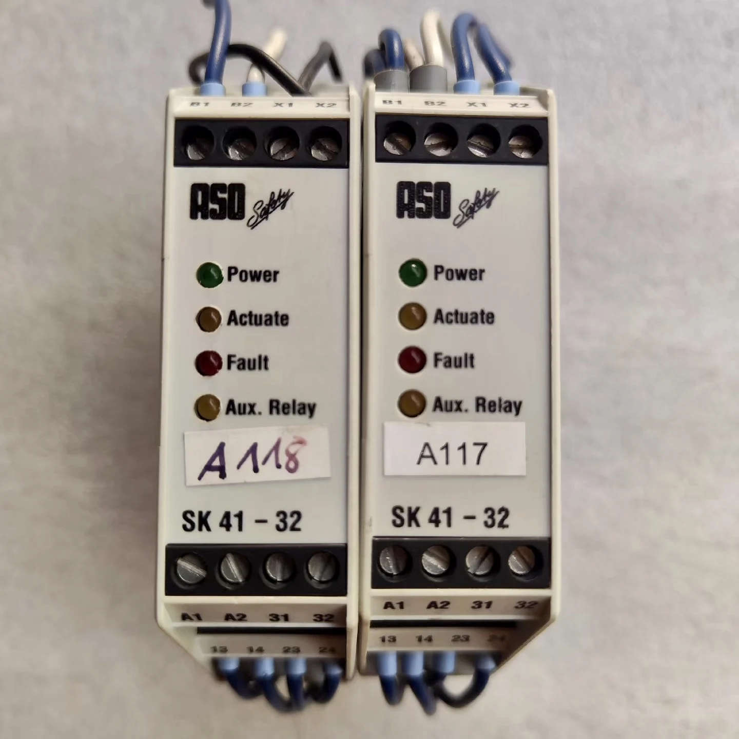 Safety Relay SK 41-32 Industrial Grade Protection And Control Device for Electrical Systems
Safety Relay SK 41-32 Industrial Grade Protection And Control Device for Electrical Systems