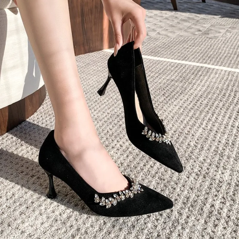 Autumn and Winter New Black 8cm Cat Shoes Shallow Mouth Daily Pointed Diamond Chain 6cm High Heels Shoes Women 
Autumn and Winter New Black 8cm Cat Shoes Shallow Mouth Daily Pointed Diamond Chain 6cm High Heels Shoes Women