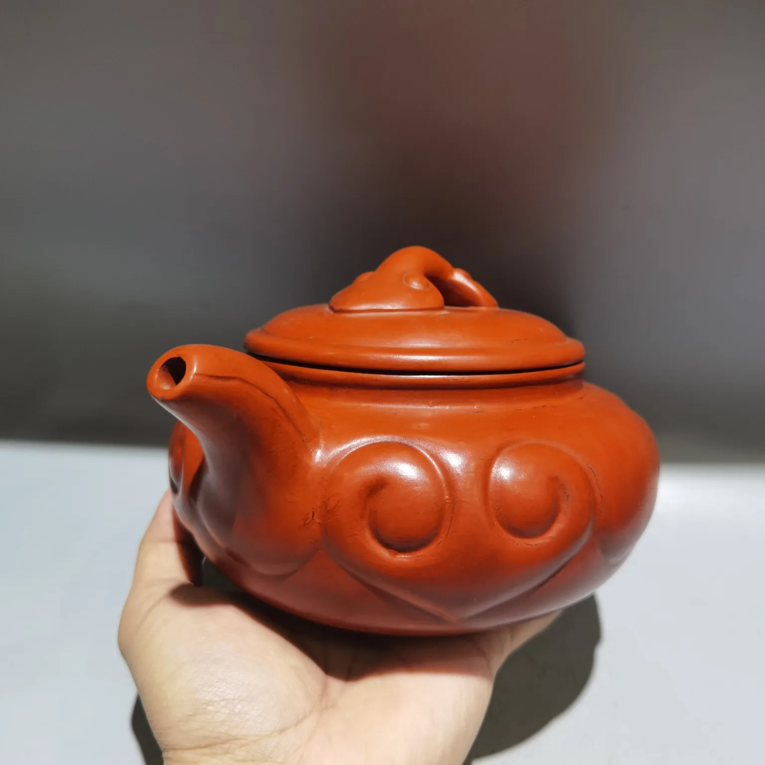 Purple teapot Yixing Purple Clay Teapot Cow lid Ruyi pattern Antique teapot pot Kettle Teapot Amass wealth Ornaments
Purple teapot Yixing Purple Clay Teapot Cow lid Ruyi pattern Antique teapot pot Kettle Teapot Amass wealth Ornaments