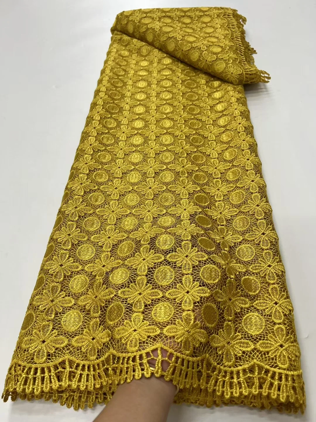 Latest African Water Soluble Lace Fabric Luxury French Guipure Cord Lace Fabric for Evening Party Dresses 5 Yards 735
Latest African Water Soluble Lace Fabric Luxury French Guipure Cord Lace Fabric for Evening Party Dresses 5 Yards 735