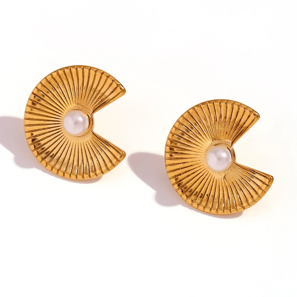 Trendy 18K Gold Plated Stainless Steel Scalloped White Pearls Embellished Earrings Vintage Styling Women Jewelry Gift
Trendy 18K Gold Plated Stainless Steel Scalloped White Pearls Embellished Earrings Vintage Styling Women Jewelry Gift
