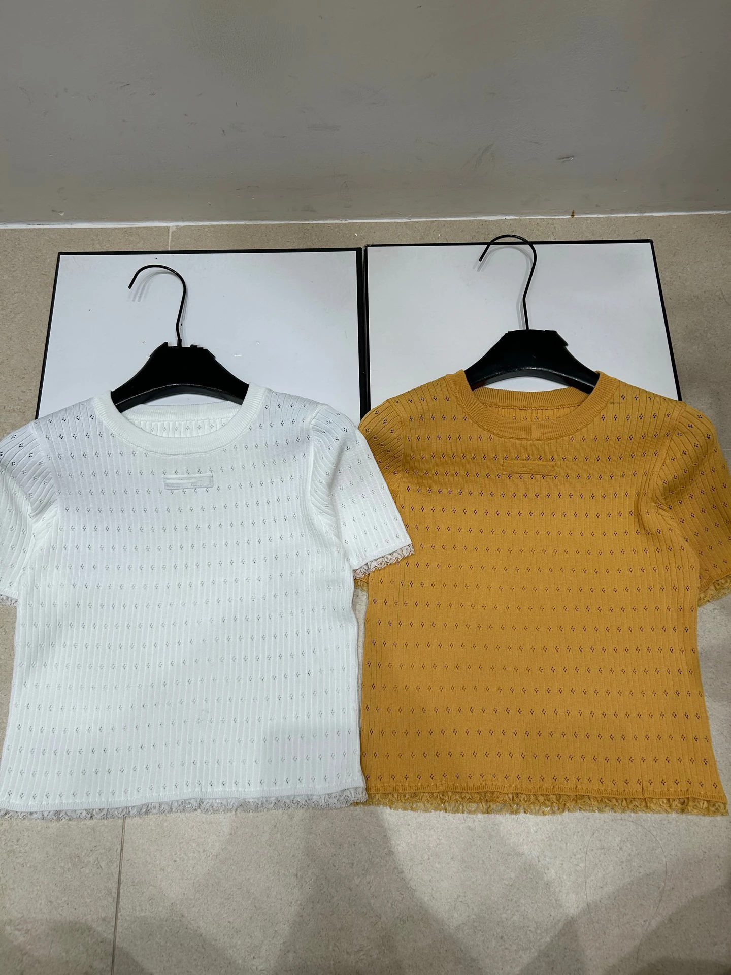 VIBE Summer New Gentle Style Women's Knitted Short Sleeve Hollow out round Neck Lace Trim Sweet Top Soft Breathable Regular Fit
VIBE Summer New Gentle Style Women's Knitted Short Sleeve Hollow out round Neck Lace Trim Sweet Top Soft Breathable Regular Fit