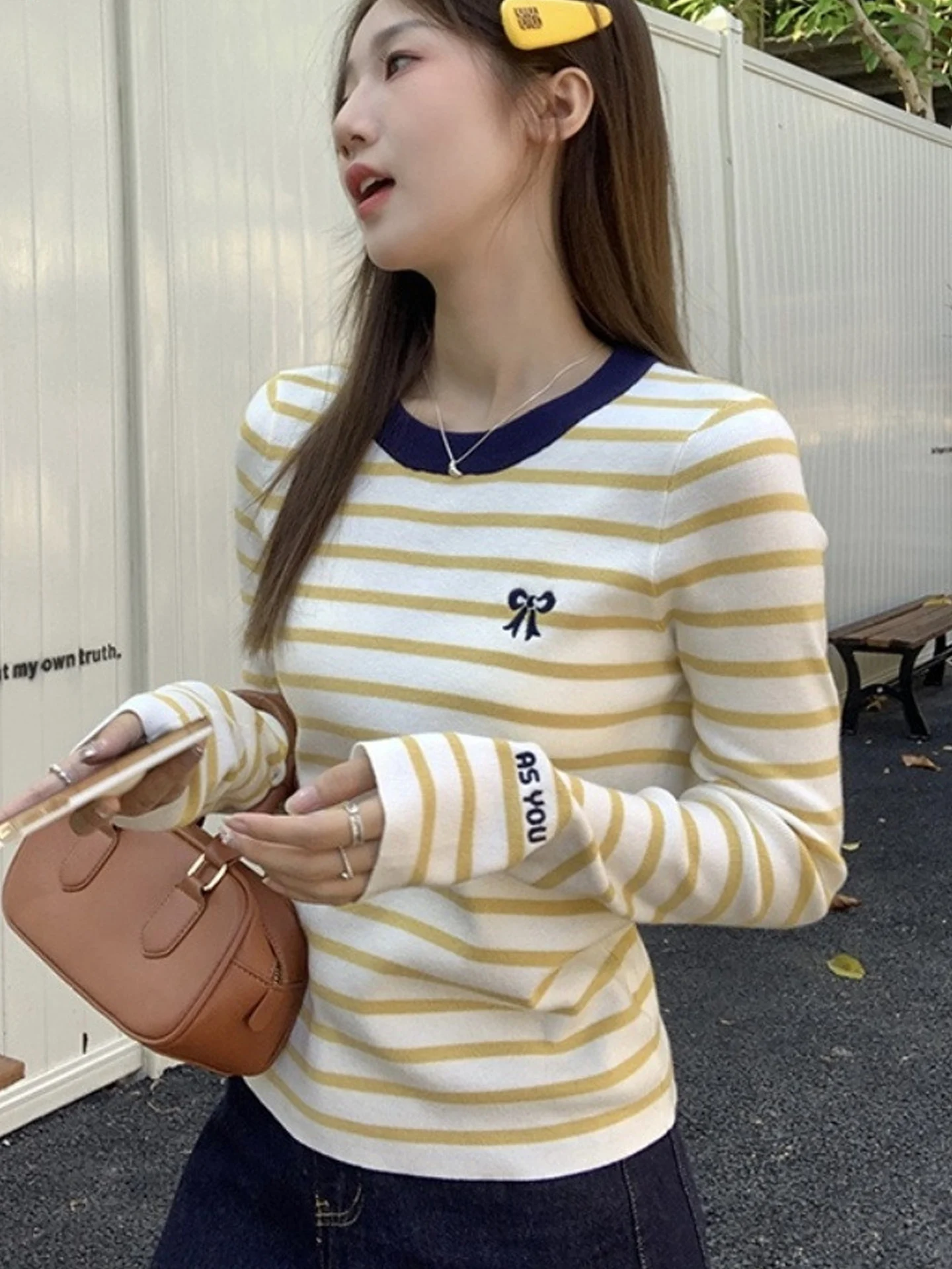 Autumn Winter Women's Slim Fit Striped Base irt Knot Embroidery Long Sve Knitted Sweater Inner Wear Top
Autumn Winter Women's Slim Fit Striped Base irt Knot Embroidery Long Sve Knitted Sweater Inner Wear Top