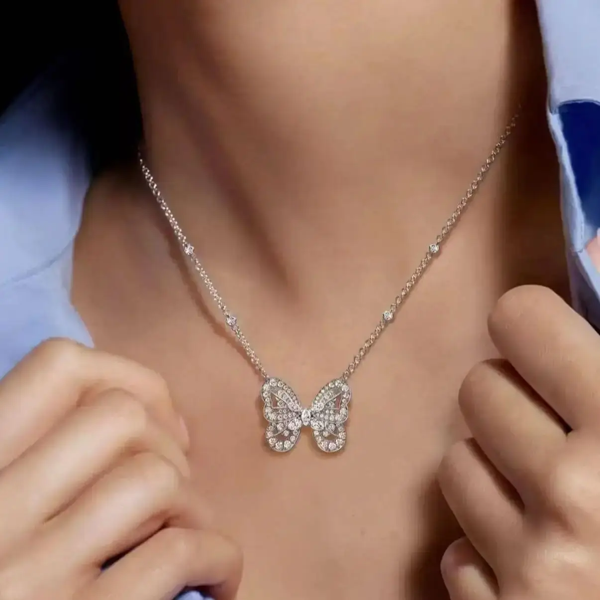 2026 Exquisite Silver Crystal Diamond Butterfly Pendant Women's Necklace Luxurious Moissanite Sparkling Charming Party Gift
2026 Exquisite Silver Crystal Diamond Butterfly Pendant Women's Necklace Luxurious Moissanite Sparkling Charming Party Gift