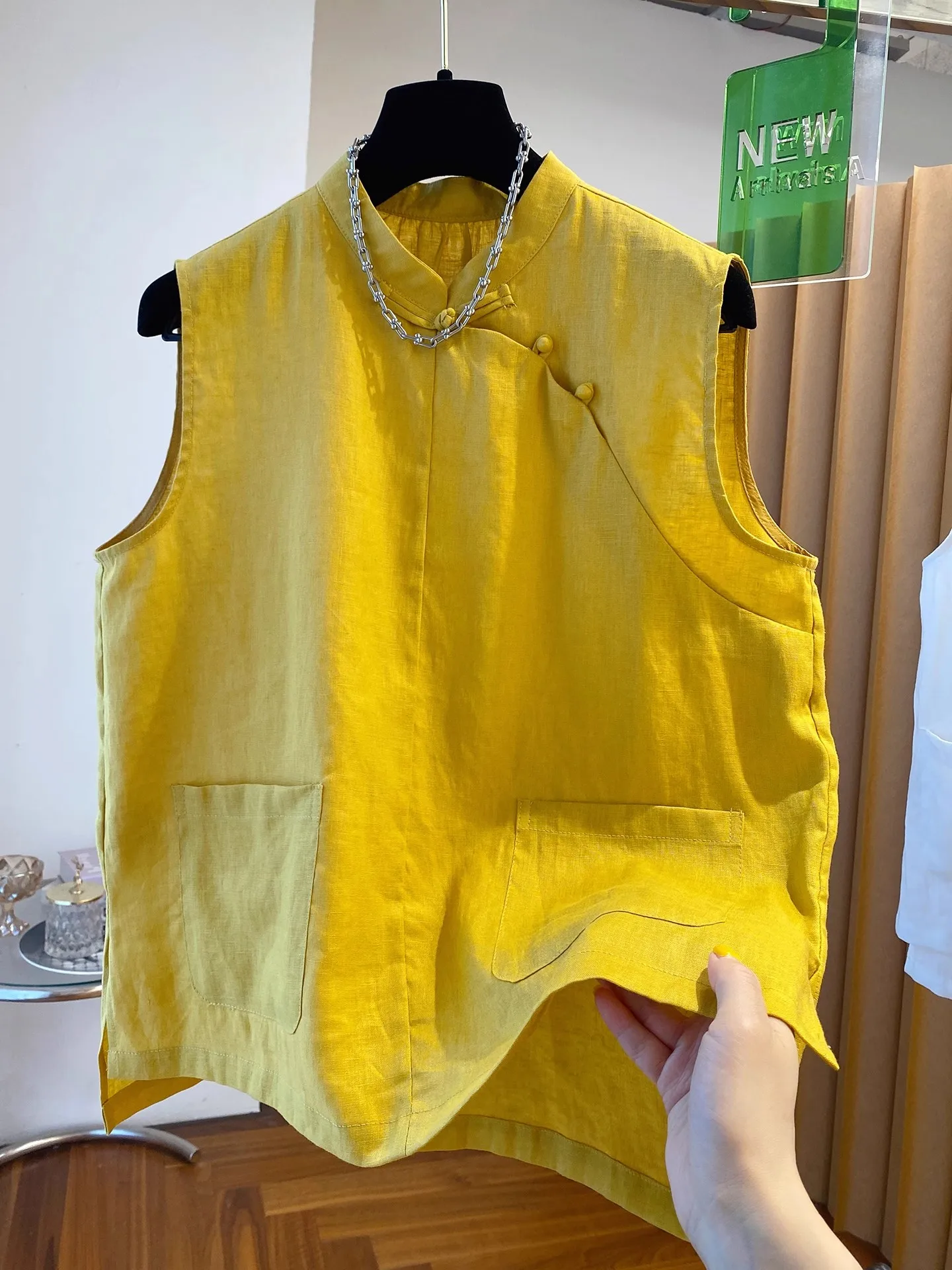 Новый китайский хлопковый льняной жилет Svel irt, женский высококачественный жилет на бретелях, дизайн на пуговицах, летнее новое поступление
Новый китайский хлопковый льняной жилет Svel irt, женский высококачественный жилет на бретелях, дизайн на пуговицах, летнее новое поступление