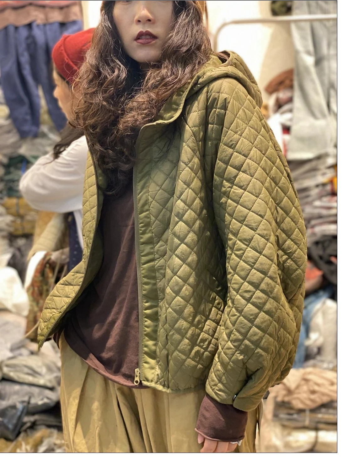 Художественное стеганое хлопковое пальто большого размера для женщин, свободное повседневное короткое пальто, верхняя одежда для осени и зимы, новинка
Художественное стеганое хлопковое пальто большого размера для женщин, свободное повседневное короткое пальто, верхняя одежда для осени и зимы, новинка