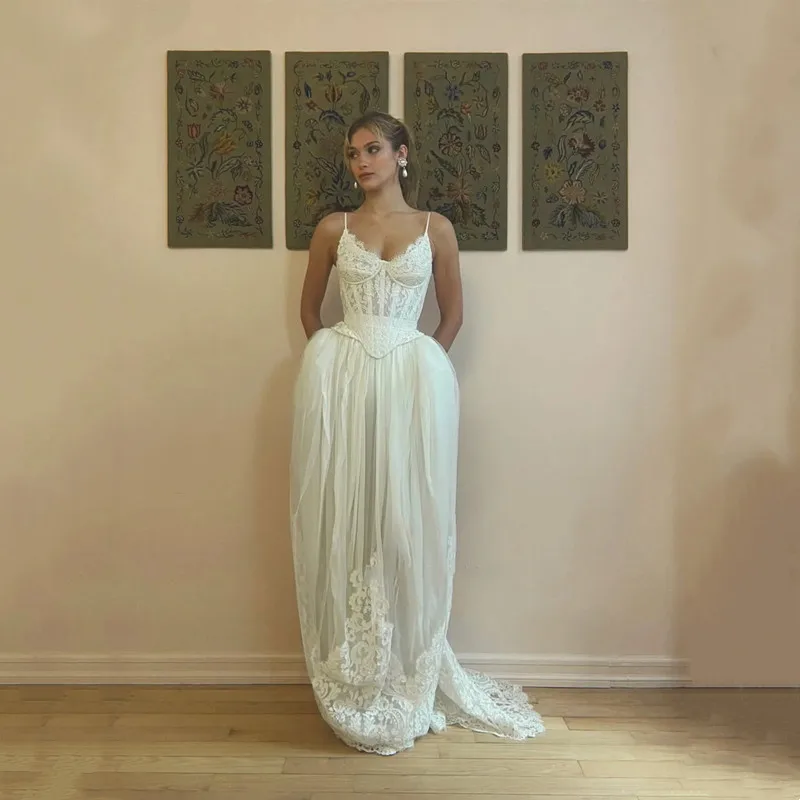 Customized Lace Appliques Ivory Tulle Wedding Dress Boho Straples Spaghetti Straps Ball Gown Sleeveless Sexy BacklessCourt Train
Customized Lace Appliques Ivory Tulle Wedding Dress Boho Straples Spaghetti Straps Ball Gown Sleeveless Sexy BacklessCourt Train