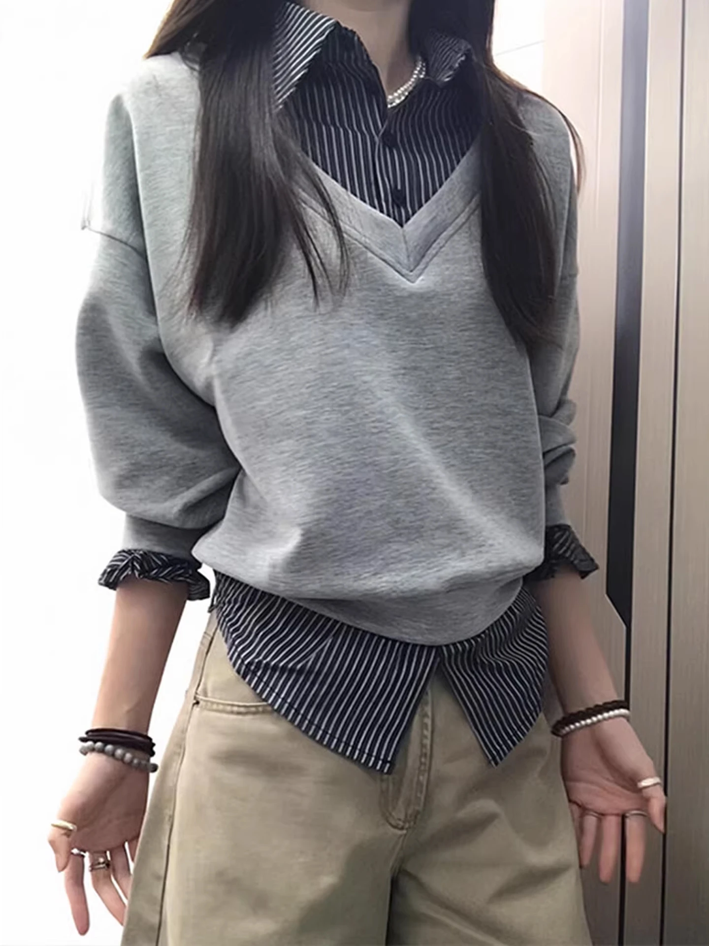 Корейский дизайн, полосатый свитер с эффектом двухслойности, весенний, высококачественный, с воротником в клетку, свободный, универсальный топ
Корейский дизайн, полосатый свитер с эффектом двухслойности, весенний, высококачественный, с воротником в клетку, свободный, универсальный топ