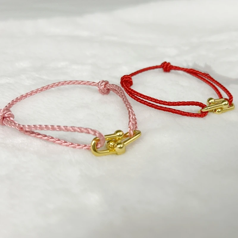 The 2025 best-selling fashion personalized double U pendant 2MM adjustable bracelet, a luxurious jewelry gift for ladies' partie
The 2025 best-selling fashion personalized double U pendant 2MM adjustable bracelet, a luxurious jewelry gift for ladies' partie