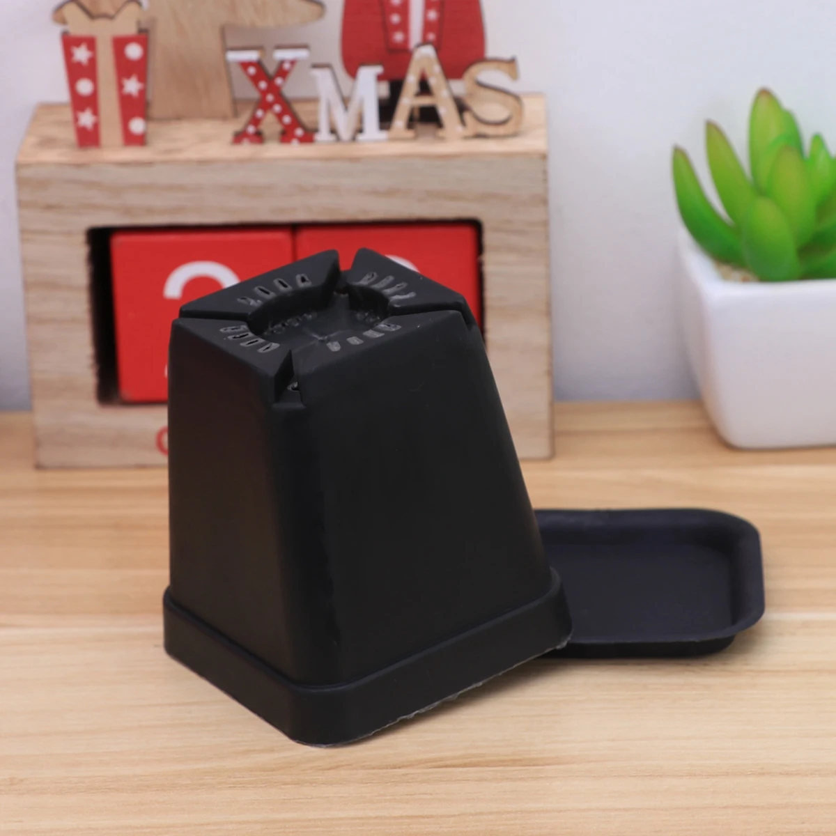 Small Square Flower Pot Plant Pots Mini Lightweight Durable Nursery Plants Plastic Material High Foot Mesh Bottom
Small Square Flower Pot Plant Pots Mini Lightweight Durable Nursery Plants Plastic Material High Foot Mesh Bottom