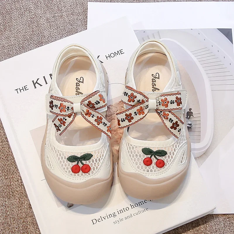New Sweet Little Girl Summer Embroidered Sandals Mesh Kids School Flower Sandals Causal Children Princess Running Sports Sandals
New Sweet Little Girl Summer Embroidered Sandals Mesh Kids School Flower Sandals Causal Children Princess Running Sports Sandals