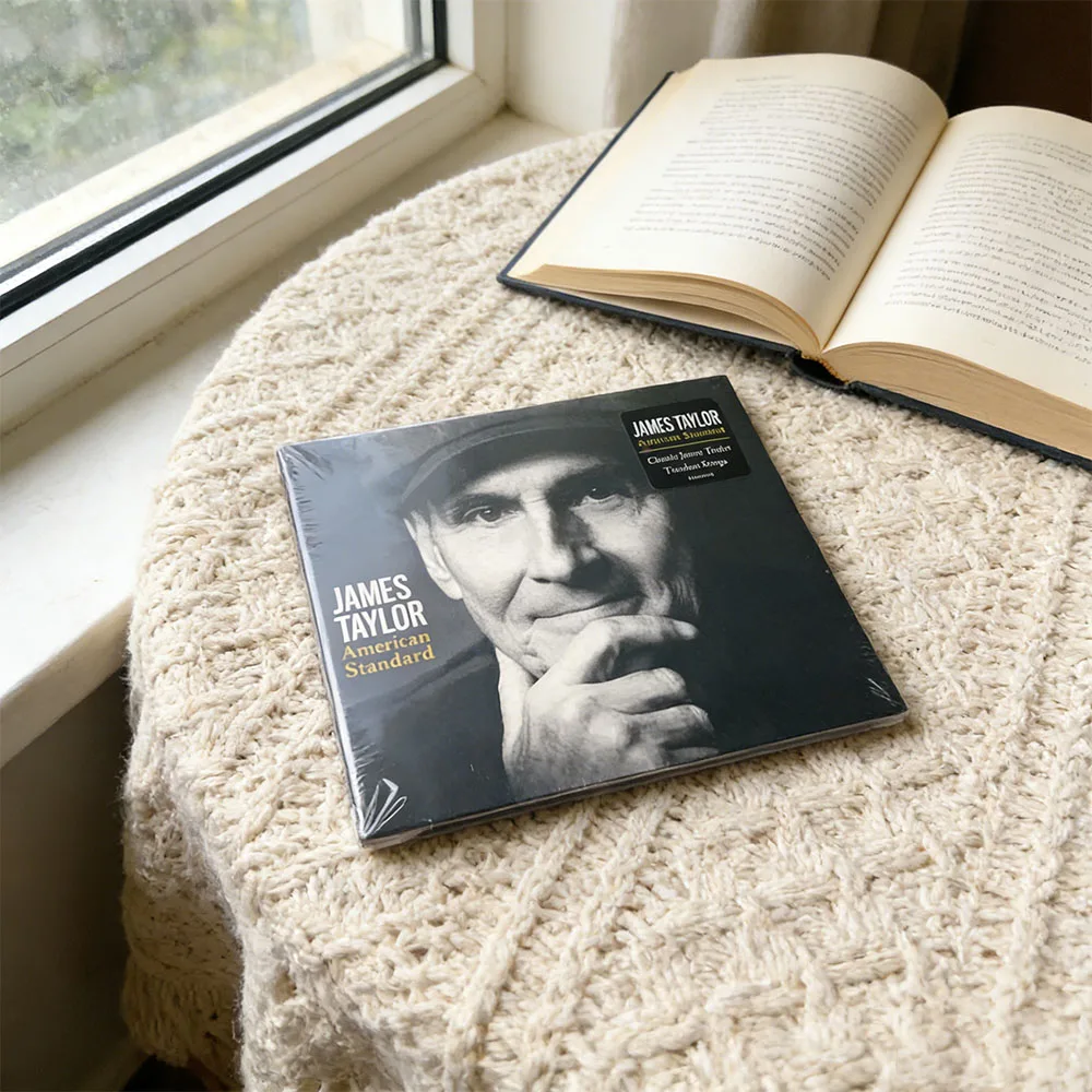 CD American Standard* Is James Taylor's Affectionate Look Back At The Roots of American Popular Music.Lasting Artistic Vitality.
CD American Standard* Is James Taylor's Affectionate Look Back At The Roots of American Popular Music.Lasting Artistic Vitality.