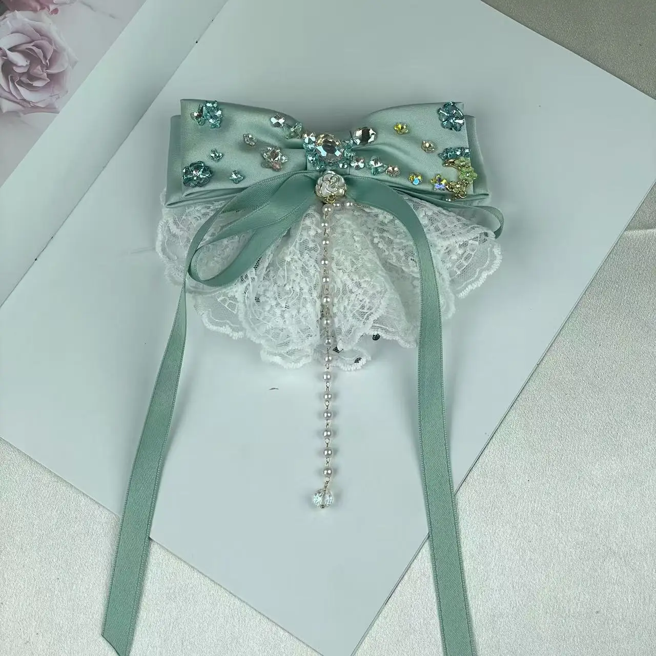 Сверхмощная шпилька с пружинным зажимом в корейском стиле, двухслойный атласный кружевной бант, аксессуар для волос, пружинная заколка для волос
Сверхмощная шпилька с пружинным зажимом в корейском стиле, двухслойный атласный кружевной бант, аксессуар для волос, пружинная заколка для волос