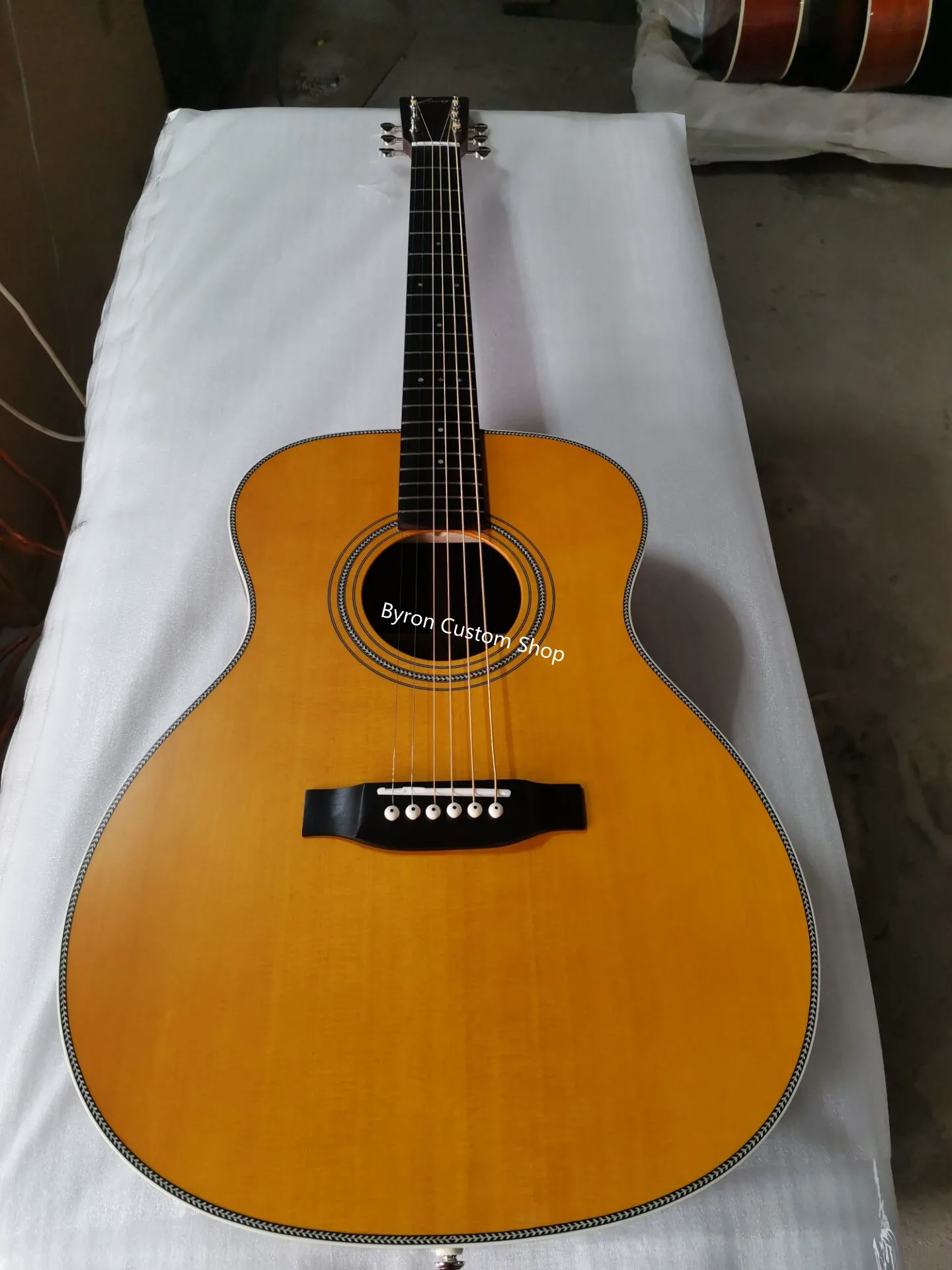 free shipping custom OM lefty acoustic guitar left guitar 633 left handed nitro finishing V shaped neck vintage acoustic guitar
free shipping custom OM lefty acoustic guitar left guitar 633 left handed nitro finishing V shaped neck vintage acoustic guitar
