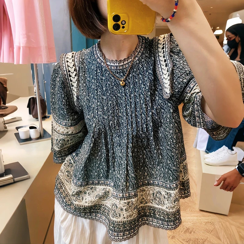 Французская женская летняя блузка свободного кроя из дышащего хлопка с круглым вырезом, цветочным узором и кружевной отделкой
Французская женская летняя блузка свободного кроя из дышащего хлопка с круглым вырезом, цветочным узором и кружевной отделкой