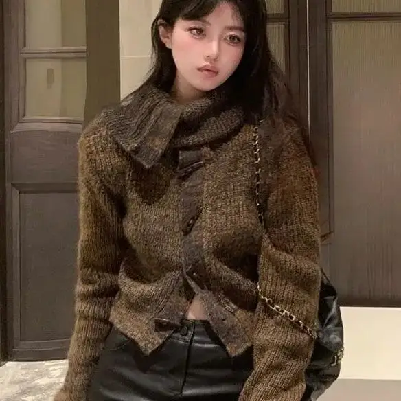Horn Button Jacket Women Retro Big Collar Autumn Winter Design Fashionable And Comfortable Cardigan Top
Horn Button Jacket Women Retro Big Collar Autumn Winter Design Fashionable And Comfortable Cardigan Top