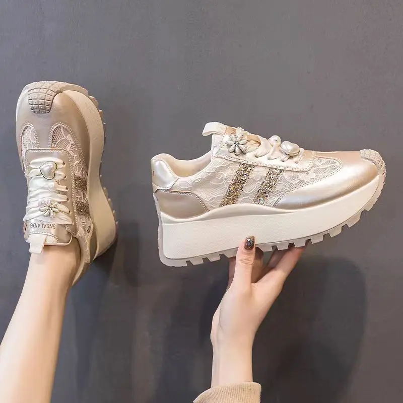 Новые женские роскошные кроссовки 2025, кружевная дышащая обувь для женщин, спортивная повседневная обувь для бега, женская вулканизированная обувь для фитнеса, корзины
