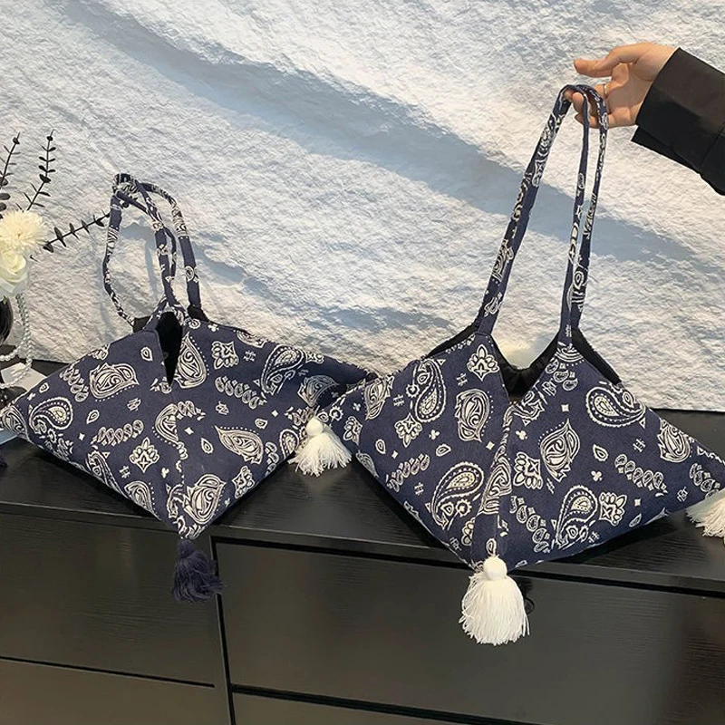 Новые женские сумки, Таиланд, художественная ретро-мода, универсальная простая новая сумка с кисточками, высококачественная роскошная брендовая сумка на плечо
Новые женские сумки, Таиланд, художественная ретро-мода, универсальная простая новая сумка с кисточками, высококачественная роскошная брендовая сумка на плечо