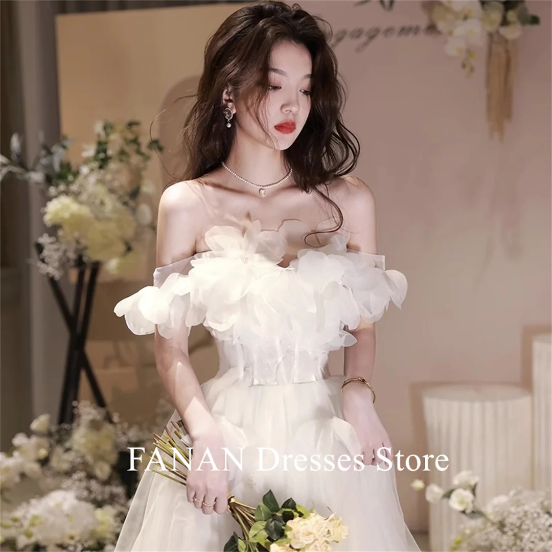 FANAN Off the Shoulder Korea Ivory Short Sleeves Backless Wedding Dresses 웨딩드레스 Custom Made A-Line Bride Gowns Plus Size
FANAN Off the Shoulder Korea Ivory Short Sleeves Backless Wedding Dresses 웨딩드레스 Custom Made A-Line Bride Gowns Plus Size