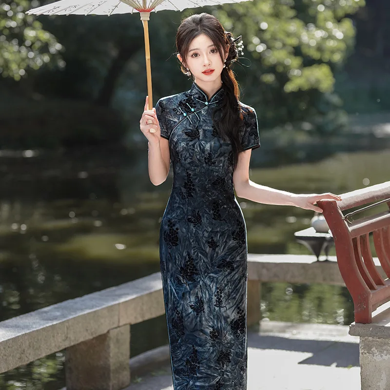 National Style Summer Autumn New Improved Velvet Cheongsam New Chinese Style Plus Size Long Wedding Banquet Performance Costumes
National Style Summer Autumn New Improved Velvet Cheongsam New Chinese Style Plus Size Long Wedding Banquet Performance Costumes